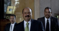 Juez exonera al exgobernador César Duarte de adquirir 50 propiedades en EU