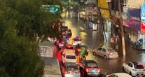 VIDEOS ¬ Así se inundaron calles y avenidas de la capital; autos quedaron en el agua