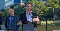El Republicano Dan Crenshaw felicita a México por decomiso de cocaína en Guerrero