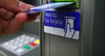 Policía Bancaria recupera dinero de cliente atorado con trampa en un cajero de CdMx