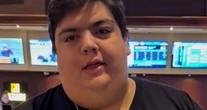 VIDEO ¬ Influencer se juega 100 mil dólares al “Canelo” en Las Vegas… y los pierde