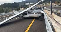 Avioneta aterriza de emergencia sobre carretera Real del Monte-Huasca, en Hidalgo.