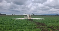 Avioneta realiza un aterrizaje forzoso en campo de Huejotzingo; hay dos heridos