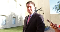 El exgobernador de NL es retenido al intentar cruzar hacia EU, pero logra ingresar