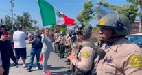 La bandera mexicana, usada en las protestas de Los Ángeles, genera tensiones