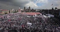#EnVivo ¬ Miles vuelven al Zócalo para acompañar a la Presidenta en su Primer Informe