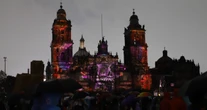 La Catedral pide retirar espectáculo por leyenda de "aborto seguro" y águila juarista