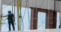 La actividad económica habría caído 0.3% anual durante mayo de 2025, estima el Inegi