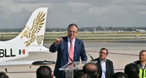 ¡México al cielo! Ebrard presenta el Halcón II, primer avión hecho 100% en el país