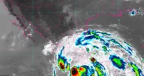 El huracán se degrada a categoría 1 y pasa por Guerrero; mantiene alertas por lluvias