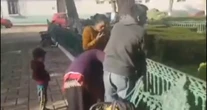 VIDEO: Mujer indígena casi da a luz en parque de Chiapas; le niegan acceso a hospital