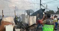 Incendio arrasa 30 viviendas en Lindavista; eran desplazados del sismo de 1985