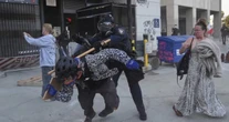 Los manifestantes violentos en LA no representan a pueblo mexicano: Embajador Johnson