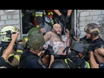 En images, les recherches des survivants après une frappe meurtrière russe sur Kharkiv