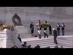 Mattarella depone una corona d'alloro all'Altare della Patria per la Festa della Repubblica
