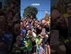 Apoiadores cantam louvor a Bolsonaro em frente a hospital após receber alta médica