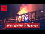 Feuerwerk setzt Brooklyn Bridge in Brand