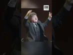 Milei sobe ao palco e dança com Flávio em convenção do PL