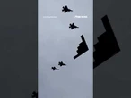 SEE IT: B-2 Stealth Bomber passes over Trump and Putin #shorts #viral #news #usa #us #world #trump