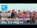 Finir l'année avec un bain de mer glacé, le défi de centaines de Français • FRANCE 24