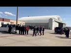 Omicidio di Charlie Kirk, JD Vance scorta il feretro in Arizona sull'Air Force Two