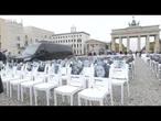Berlino, alla Porta di Brandeburgo 1200 sedie vuote per ricordare il 7 ottobre