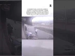 Il momento dell’accoltellamento davanti a un bar di San Siro