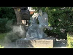 Monument soviétique démantelé en Pologne en vertu de la loi sur les symboles communistes