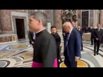 Incontro Trump-Zelensky al Vaticano. Spunta Macron, ma il tycoon lo allontana e vertice resta a due