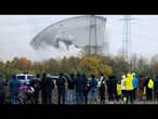 Sortie du nucléaire : l'Allemagne détruit les tours de la centrale de Gundremmingen