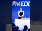 Lo Chef stellato Enrico Cerea prepara un piatto dedicato a Mediaset. #SerataConLaStampa2025
