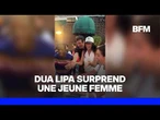 À New York, Dua Lipa surprend une cliente d'un restaurant en lui chantant "joyeux anniversaire"