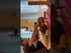 Shakira, l'allenamento con l'hair stylist all'opera fa il giro del web