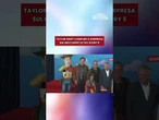 Taylor Swift compare a sorpresa sul red carpet di Toy Story 5