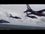 Spettacolare volo della Patrouille de France per il 14 luglio, immagini dalla cabina di pilotaggio