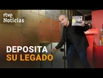 JOAN MANUEL SERRAT ENTREGA su LEGADO a la Caja de las Letras del INSTITUTO CERVANTES | RTVE Noticias