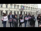 Viktor Orbàn arriva a Palazzo Chigi, il flashmob di protesta di +Europa, con Magi