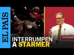 REINO UNIDO | Una manifestante interrumpe a Keir Starmer