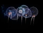 En images : deux bateaux de feux d'artifice prennent feu pendant le festival de Yokohama