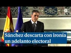 Pedro Sánchez descarta con ironía el adelanto electoral que piden González y Page