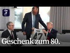 Merz schenkt Trump DFB-Trikot zum 80. Geburtstag