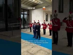 Milei é recebido por Tarcísio com tapete azul e maior honraria de São Paulo
