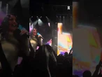 Marco Mengoni col corsetto cambia il testo di 'Voglio': "Voglio vestirmi come mi pare"