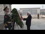 Pechino, Mattarella depone corona al Monumento degli Eroi del Popolo