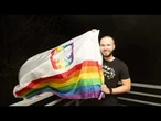 Przeraziły go naklejki! Starcie aktywisty LGBT z Gazetą Polską