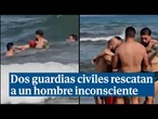 Dos agentes se quitan la ropa y se lanzan al mar para rescatar a un hombre en Torrevieja