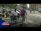 Milano, in due in monopattino senza casco: muore un 18