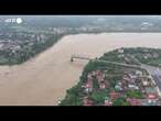 Vietnam, il tifone Yagi provoca il crollo di un ponte sul fiume Rosso