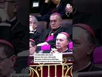 Un miembro del clero parece dar una cabezada durante el discurso del Papa en el Congreso