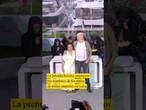 Assange reaparece en Cannes con una camiseta con el nombre de los 4.986 niños palestinos muertos